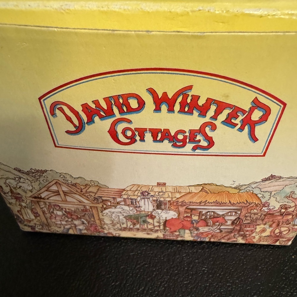 David Winter Vicarage Figurine - Picture 5 of 12